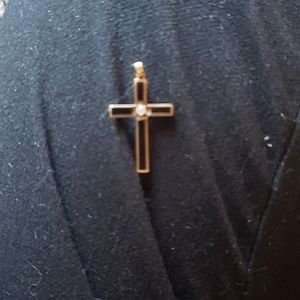 10kt gold onyx inlay cross pendant